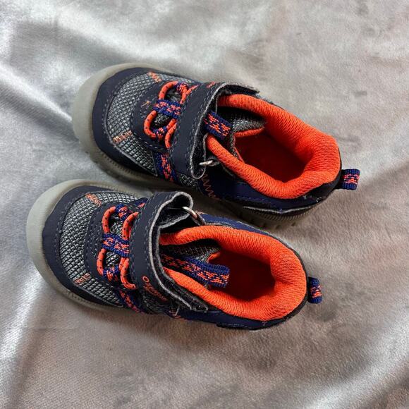 OshKosh B'gosh Toddler boys sneakers size 5 - Picture 2 of 8